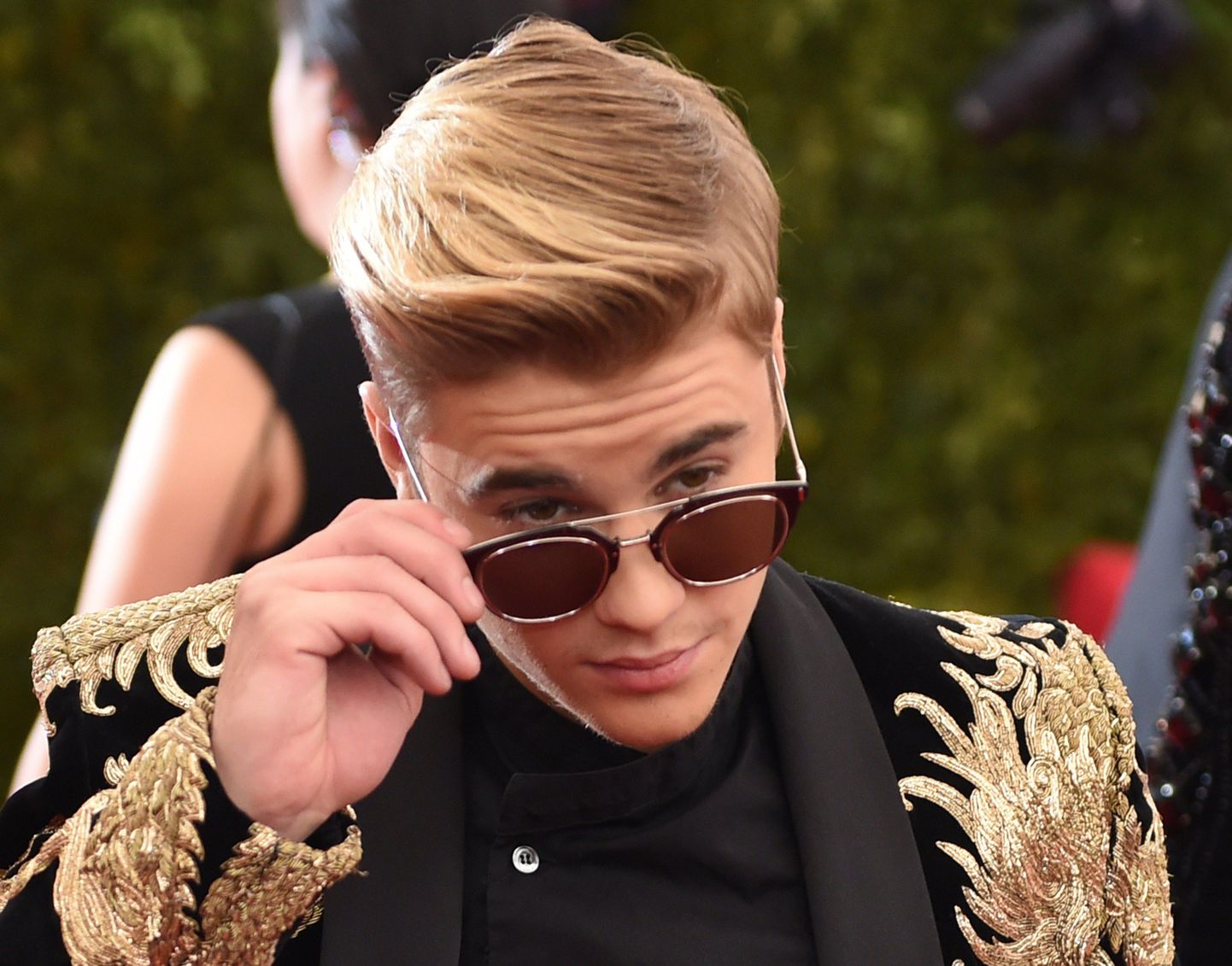 Justin Bieber arrives at the Costume Institute Gala Benefit at The Metropolitan Museum of Art May 5, 2015 in New York.  AFP PHOTO / TIMOTHY A. CLARY