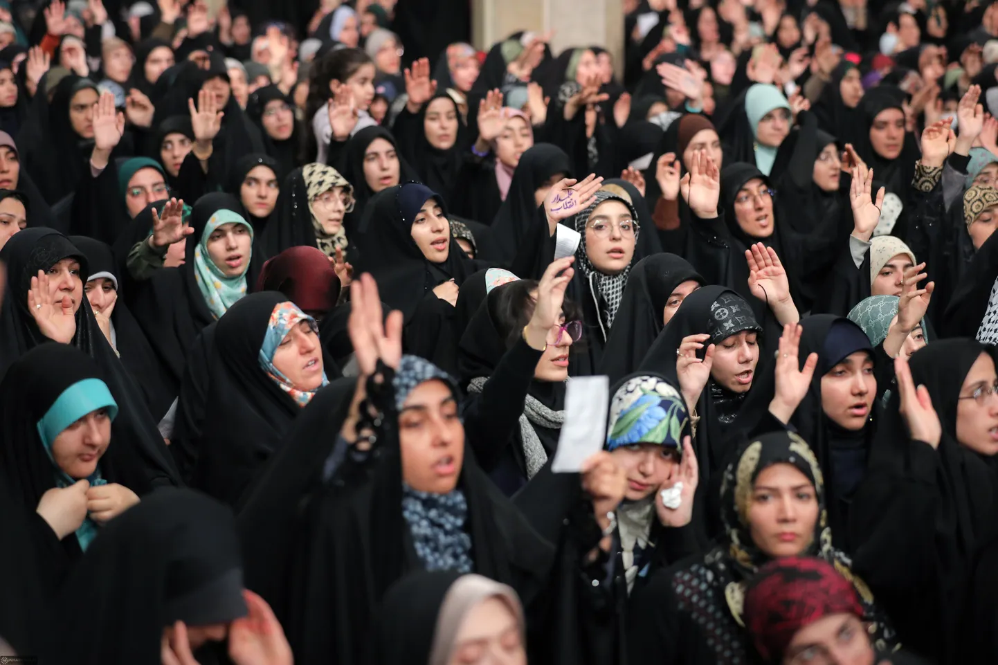 Iraani naisüliõpilased kohtumisel riigi kõrgeima juhi ajatolla Ali Khameneiga. 13. märts 2025.