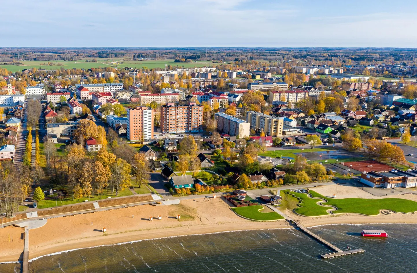 Vaade Võru linnale Tamula järve poolt.