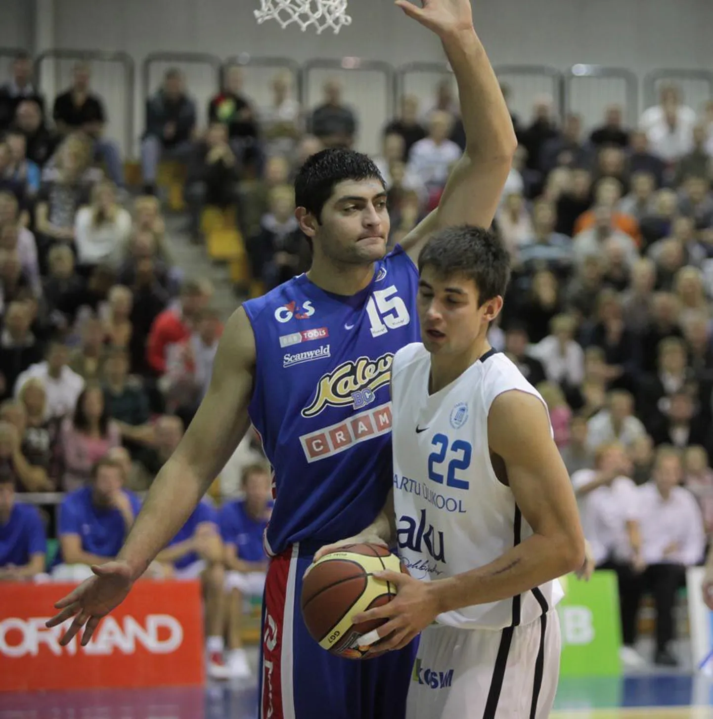 Kalev/Cramo keskmängija Nikolai Varbanov (nr 15).