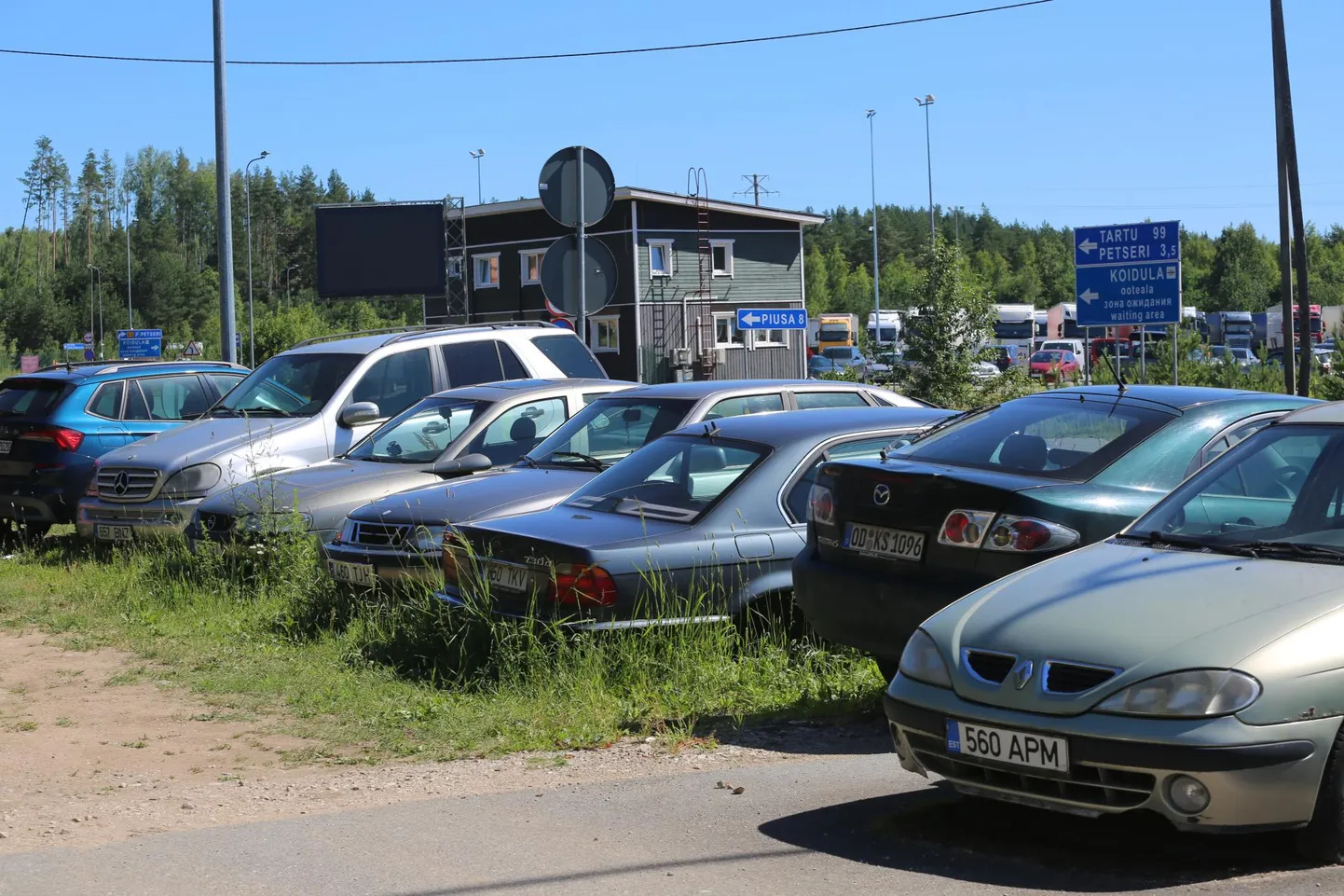 Koidula piiripunkti lähistel asuva transpordiameti autoparkla on suures osas hõivanud romud.