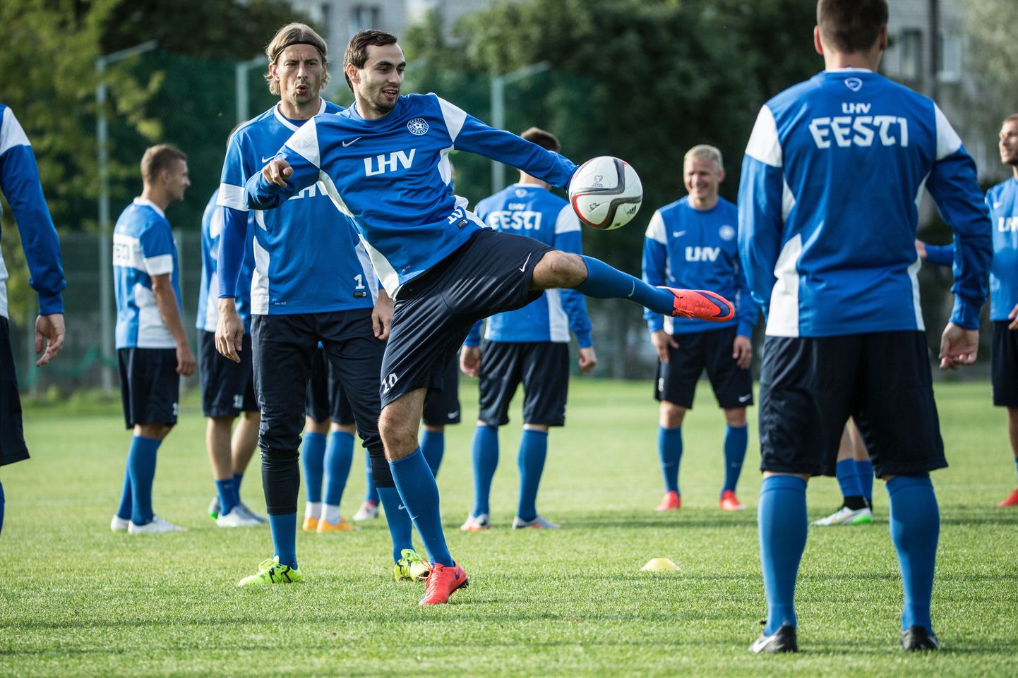 Eesti jalgpallikoondise kogunemine, esiplaanil Sergei Zenjov.