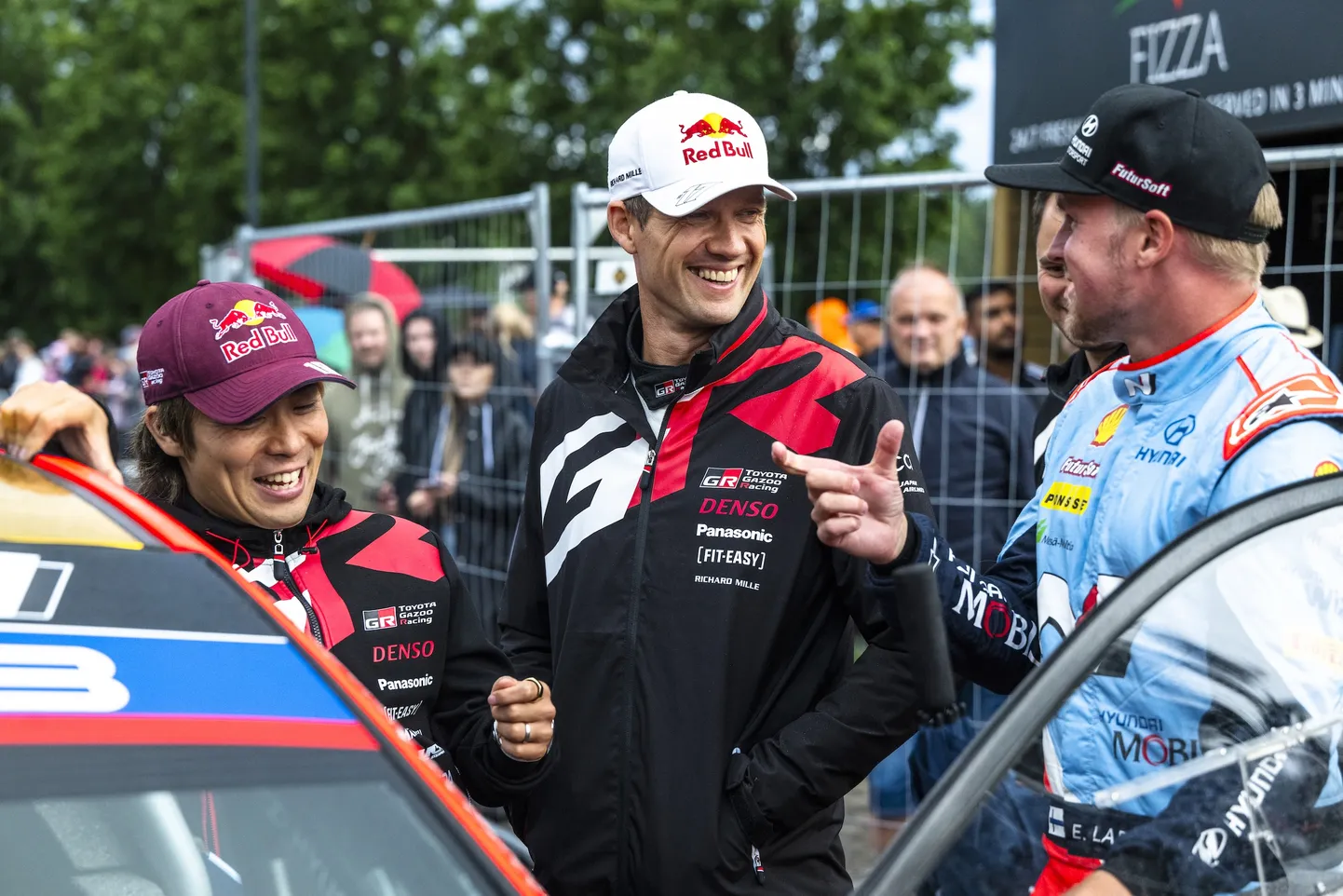 Sébastien Ogier (keskel).