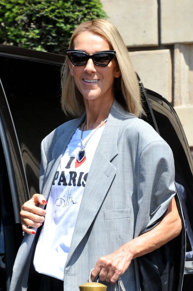 Celine Dion Pariisis, kus ta kandis filmist «Titanic» tuntud keed