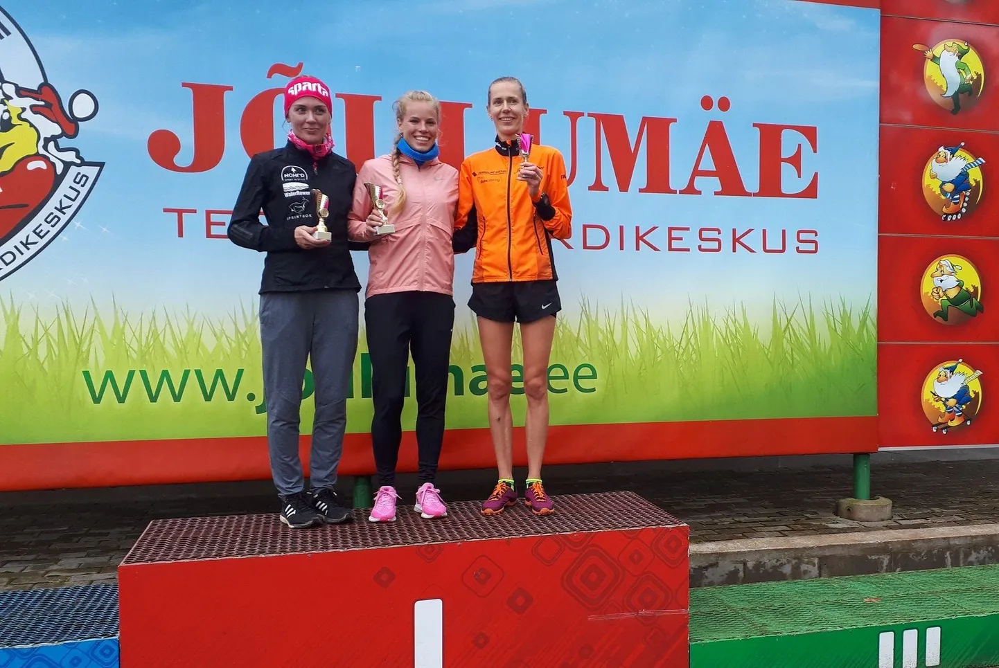 Maria Veskla, Kelly Nevolihhin ja Minna Kelk.