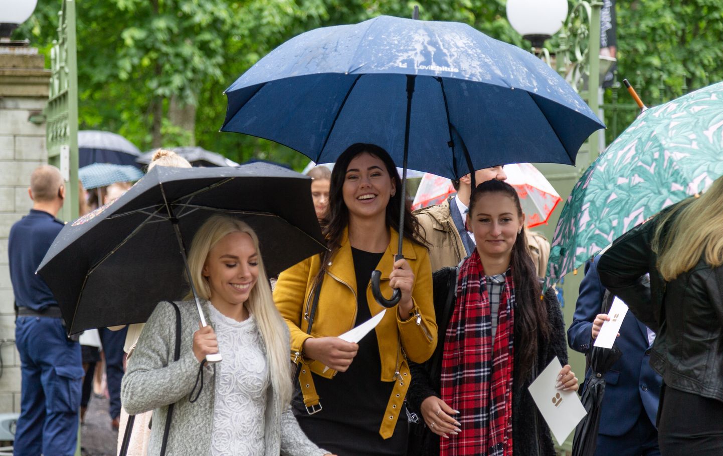 Täna toimus Kadrioru pargi Roosiaias parimate lõpetajate vastuvõtt.
Foto: Joakim Klementi / Eesti Meedia