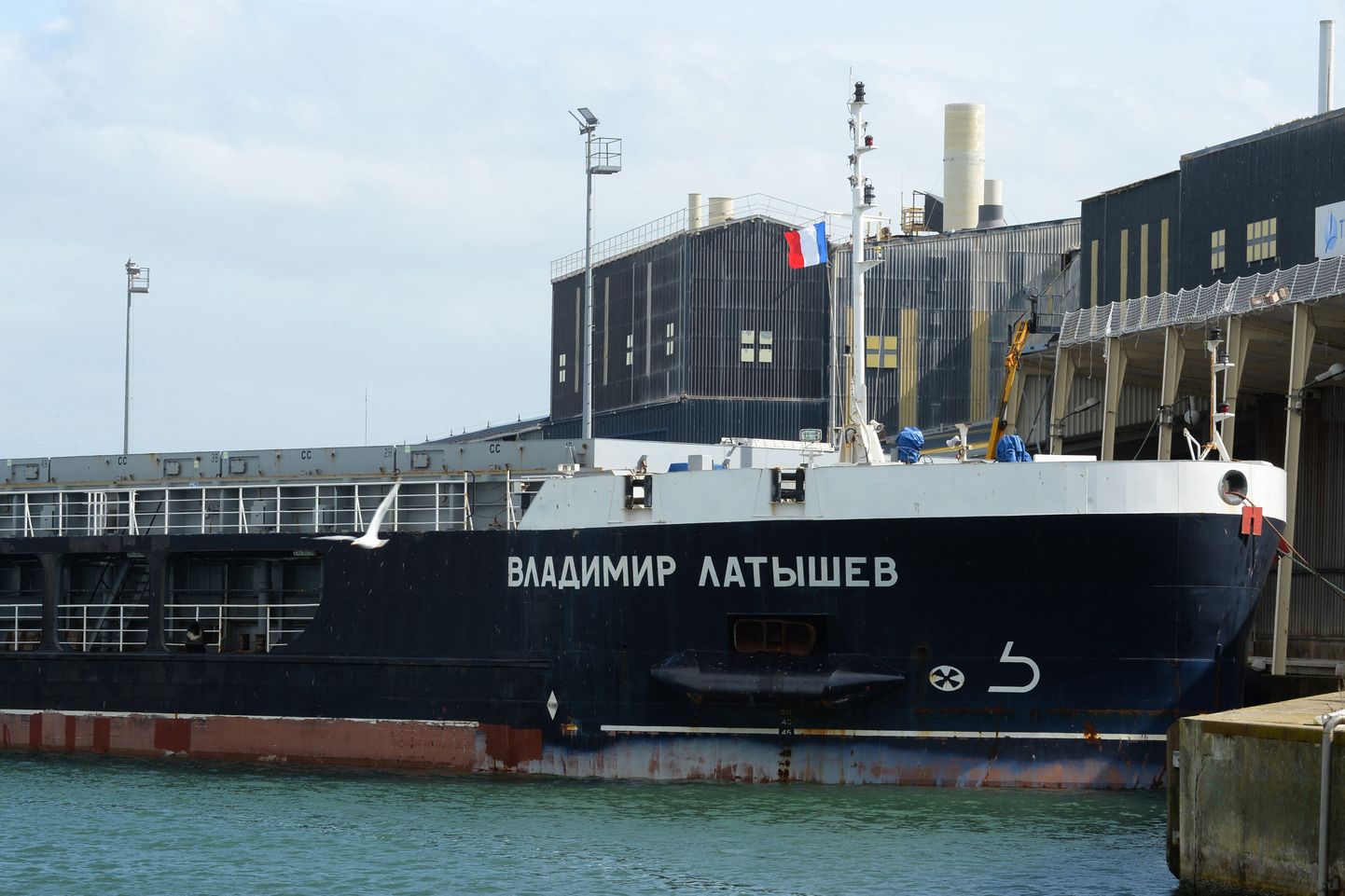 Venemaa kaubalaev Vladimir Latõšev, mille Prantsusmaa pidas sanktsioonide alusel kinni Saint-Malos Lääne-Prantsusmaal.