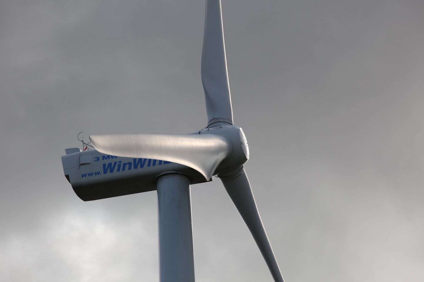 Eesti Energial on plaanis tuulepark ka Vaivara vallas Auvere piirkonda ning meretuulepargid Liivi lahte.