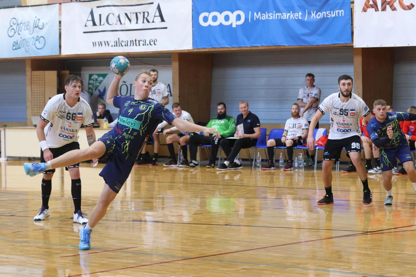 Hooaja esimeses Balti liiga mängus kandis Viljandi HC meeskonna resultaadi eest enim hoolt Hendrik Koks, visates kahe mängu peale 20 väravat.