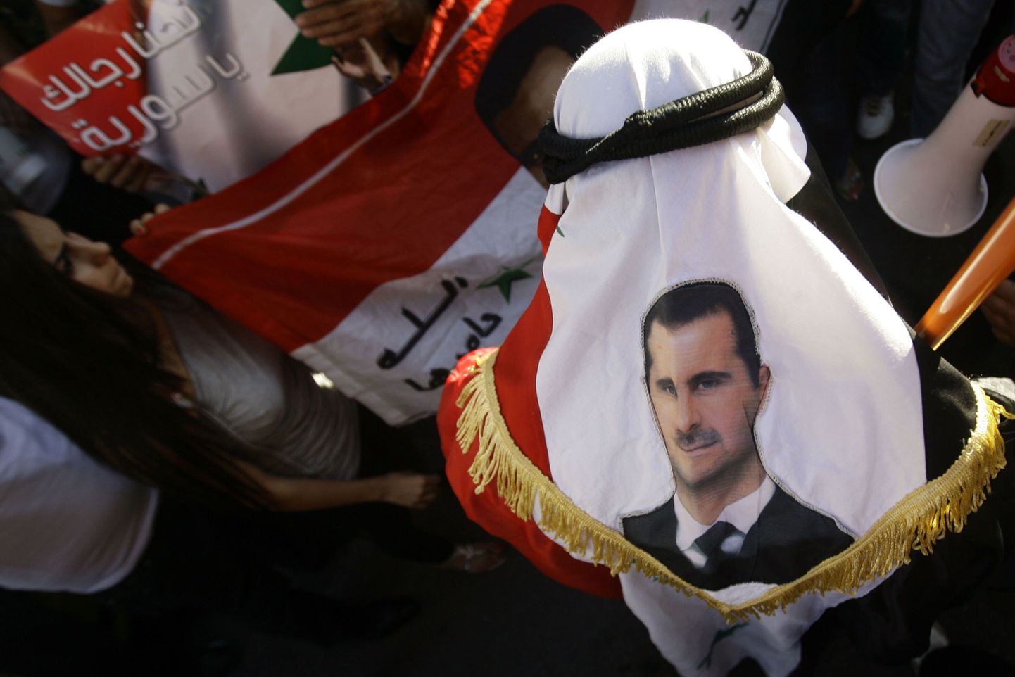 President Bashar al-Assad pooldaja riigipead kujutavas pearätis eelmisel kuul Damascuses.