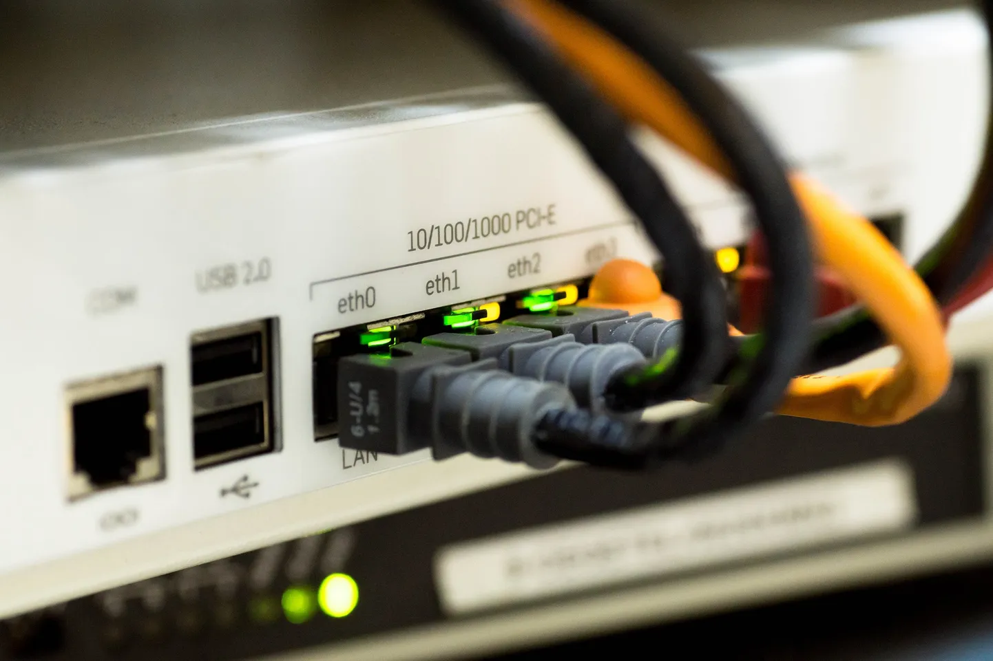 Internet on kas aeglasem või kiirem, kuid miks mõnes riigis palju kallim, teises odavam? Olenemata põhjustest saab siiski ka ise oma kulutusi suunata ning mittevajalikud asjad kinni panna.