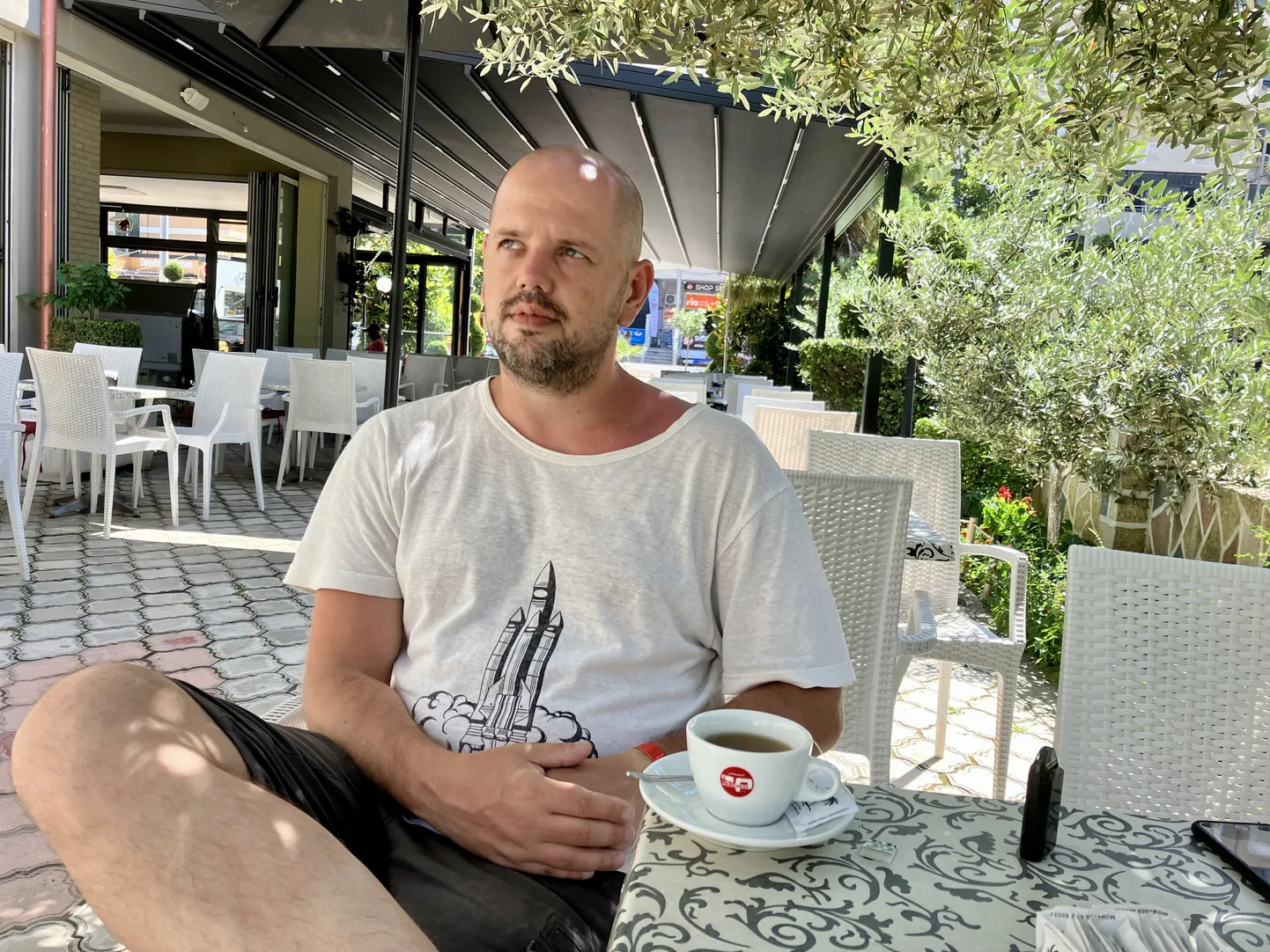 Журналист RUS TVNET Александр Овсянников во время отпуска в Албании