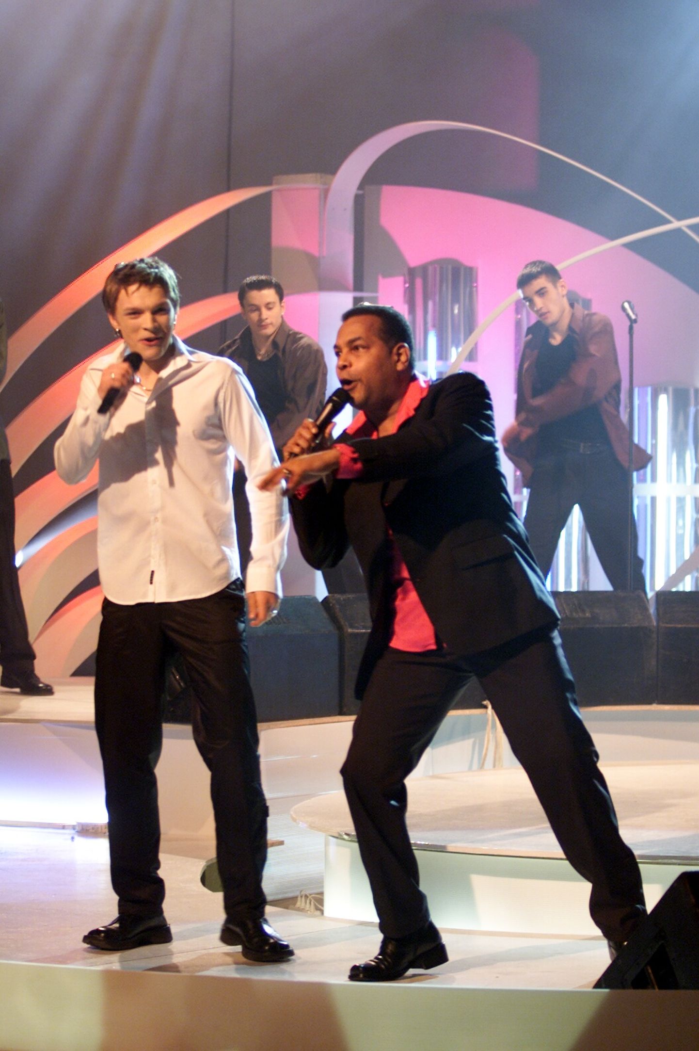 Hetk Eurolaul 2001 salvestuselt: kõlab tulevane Eurovisiooni võidulaul «Everybody», esitajad Tanel Padar ja Dave Benton.