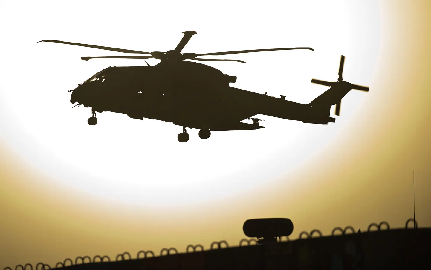 Helikopter maandumas Camp Bastioni sõjaväebaasi, kus asub ka Eesti sõdureid raviv välihaigla.