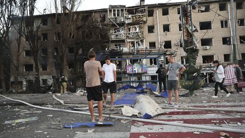 Zaporižjā pēc Krievijas masīvajiem triecieniem – ugunsgrēki un smagi ievainotie