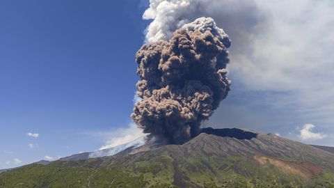 Etna vulkaan purskas taas ning sajad lennud on tühistatud