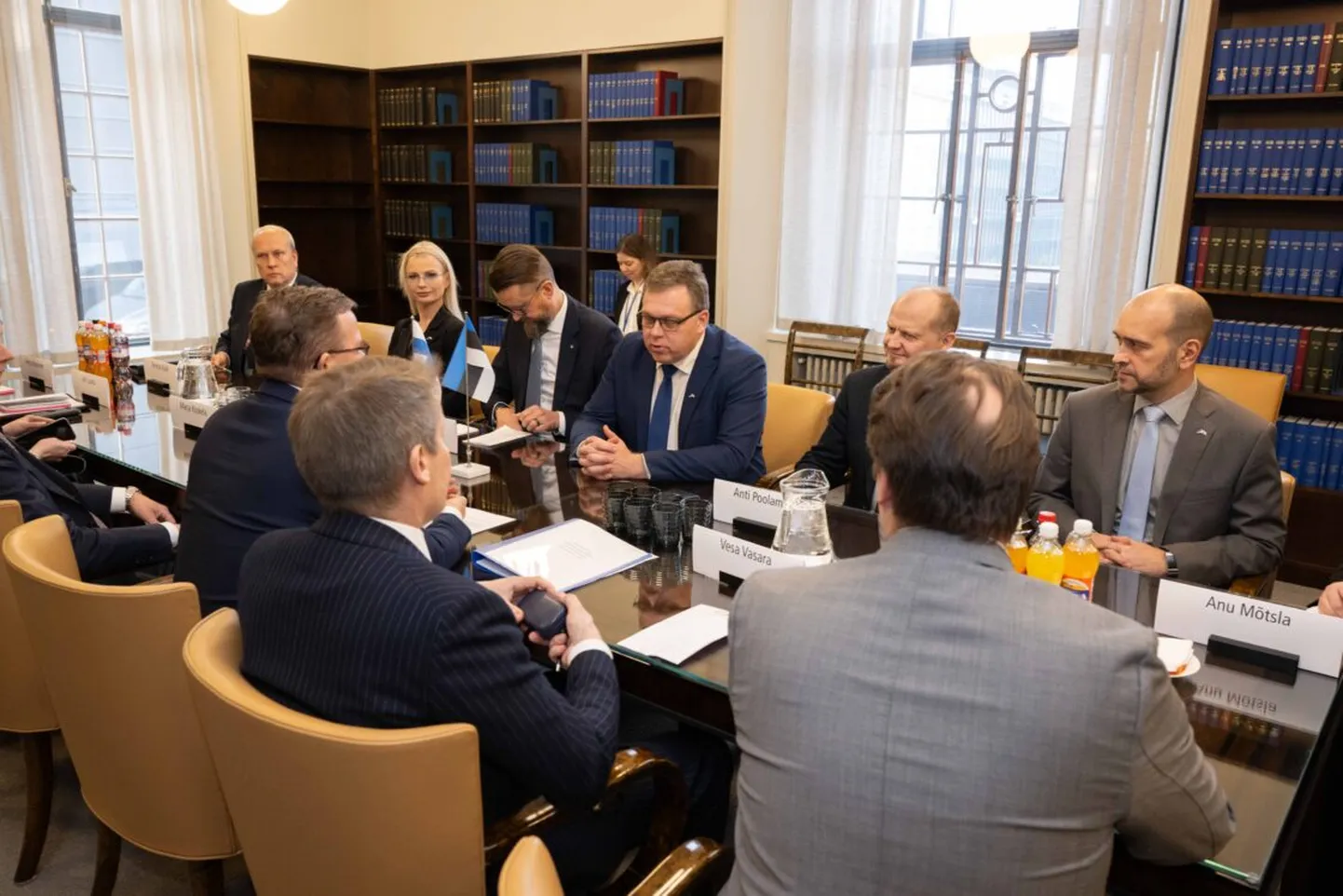 Riigikogu esimees Lauri Hussar (Eesti 200) arutas Soomes sealsete riigijuhtidega olukorda piiril Venemaaga.