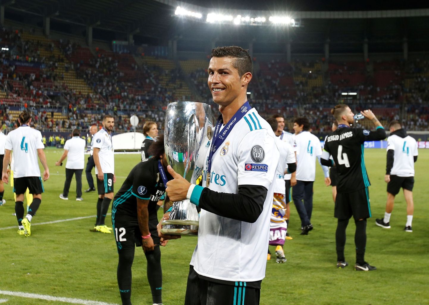 Madridi Real võitis tänavu teist aastat järjest UEFA superkarikafinaali, Hispaania hiiu tähtmängija Cristiano Ronaldo (esiplaanil) pääses platsile 83. mänguminutil.
