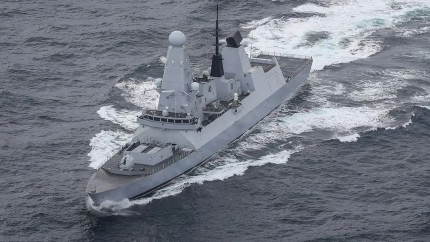 Британский корабль HMS Diamond и три военных корабля США сбили беспилотники и ракеты хуситов.