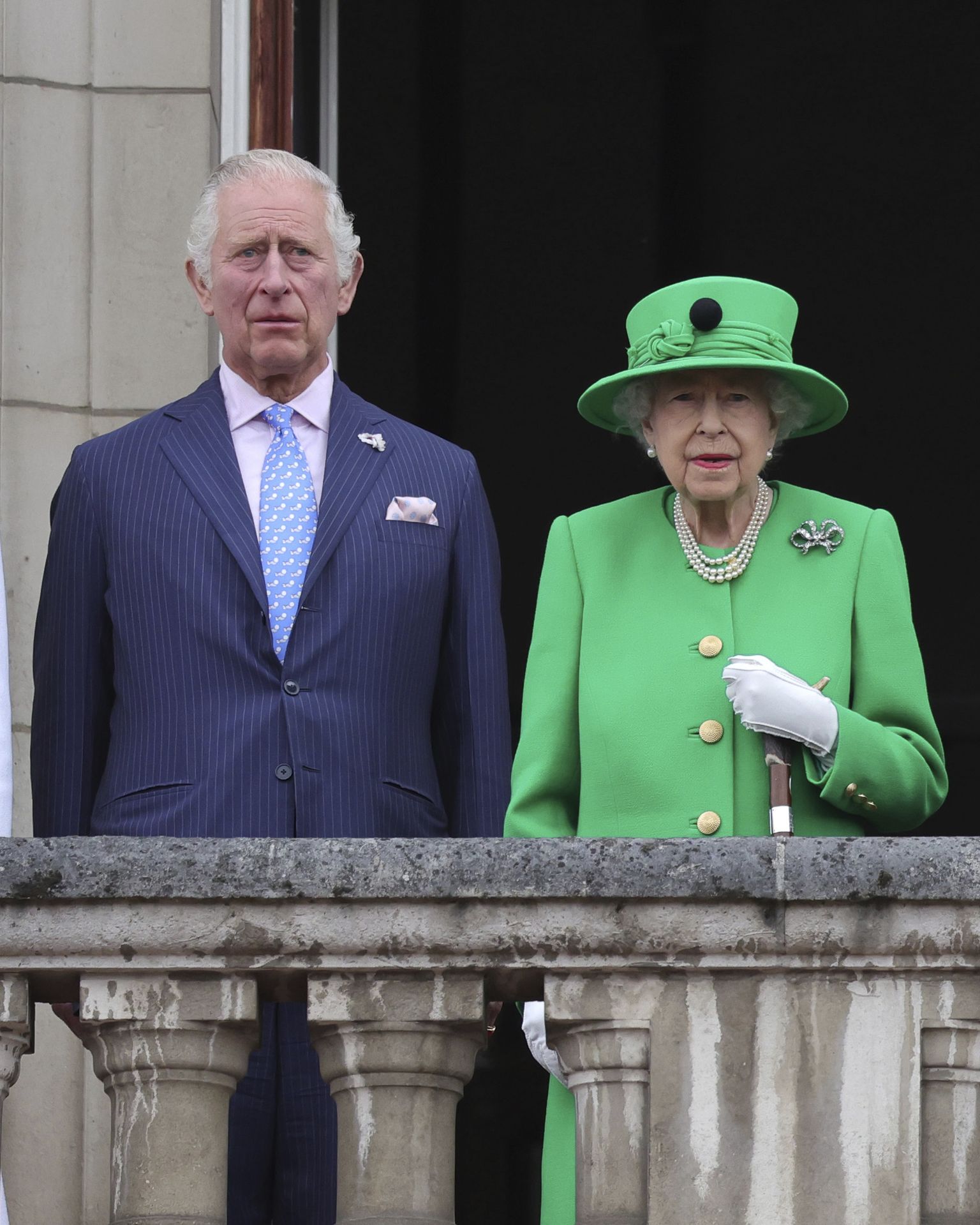 Briti prints Charles ja ta ema kuninganna Elizabeth II 5. juunil 2022 Buckinghami palee rõdul. Suurbritannias tähistati Elizabeth II  troonijuubelit. Ta on kuninganna olnud 70 aastat