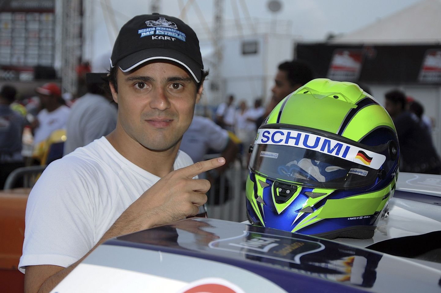 Felipe Massa ja tema Schumacheri nimega kiiver.