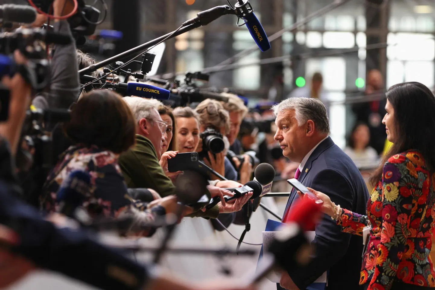 Ungari peaminister Viktor Orbán süüdistas ülemkogu hakatuseks Euroopa Komisjoni vastutustundetuses.