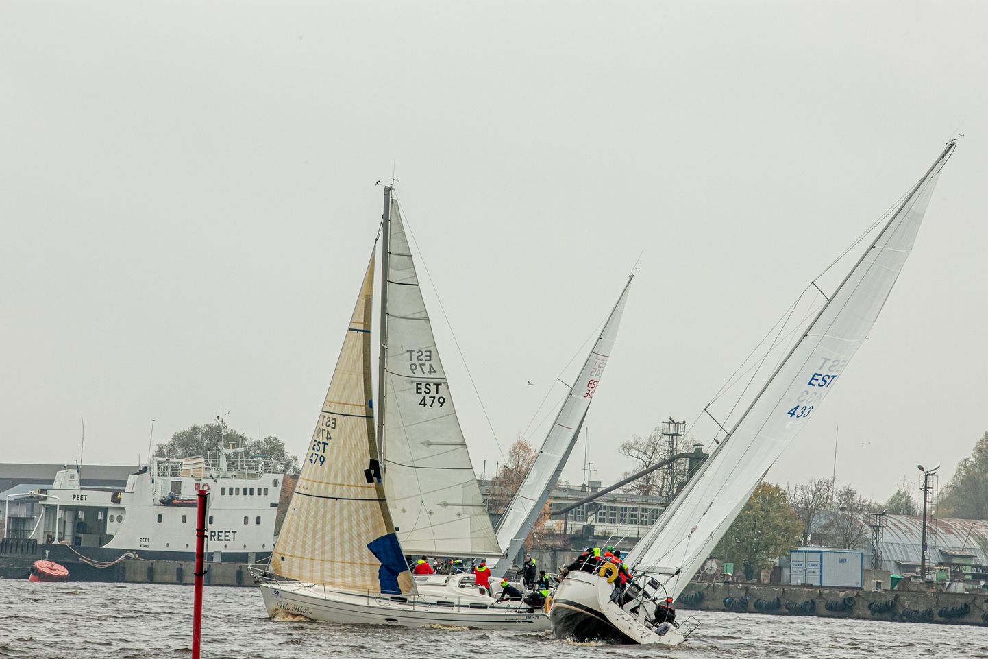 Pärnu jahtklubi oktoobri lõpus toimunud Kasukaregatt on olnud traditsiooniliselt üks hooaja viimaseid purjetamisvõistlusi. Tänavune pehme sügis lubab aga purjetada veel jõulude ajalgi.