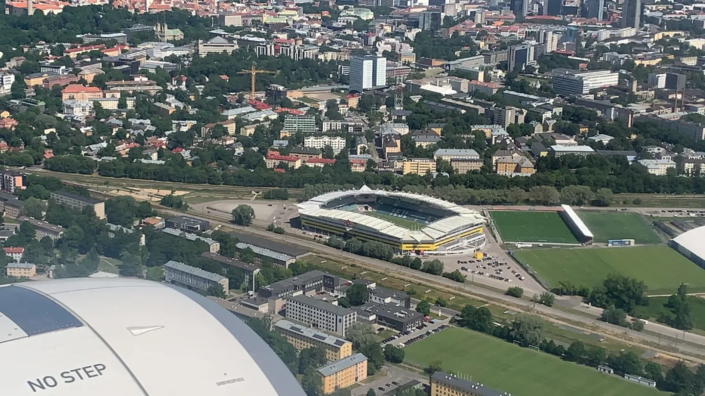 A. Le Coq Arena nimeline linn aerofotol.