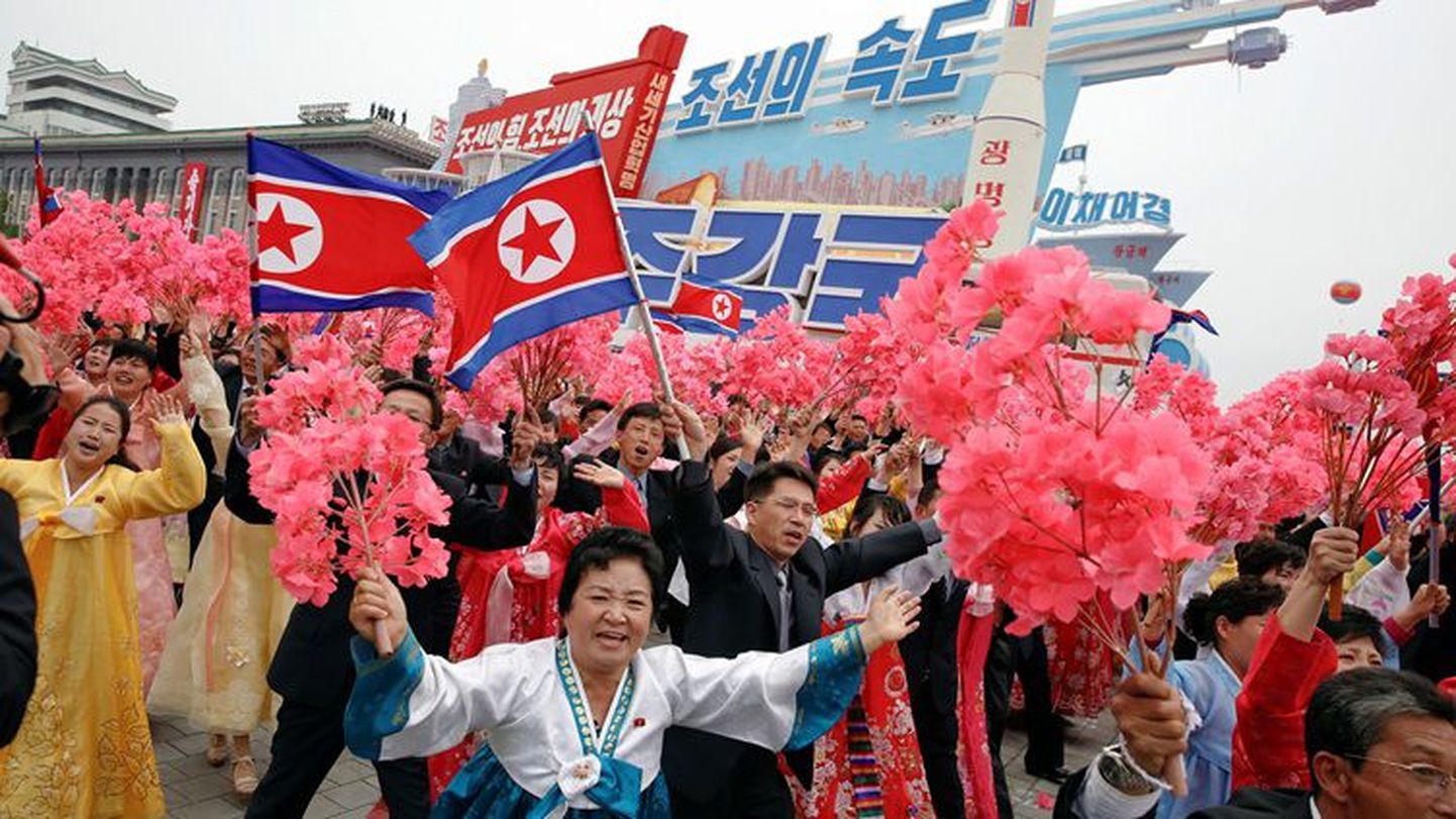 Põhja-Korea parteikongressi lõpetanud paraad.