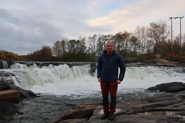 Saami parlamenti kuuluv põhjapõdrakasvataja Veikko Feodoroff Neideni jõe püügikohas.