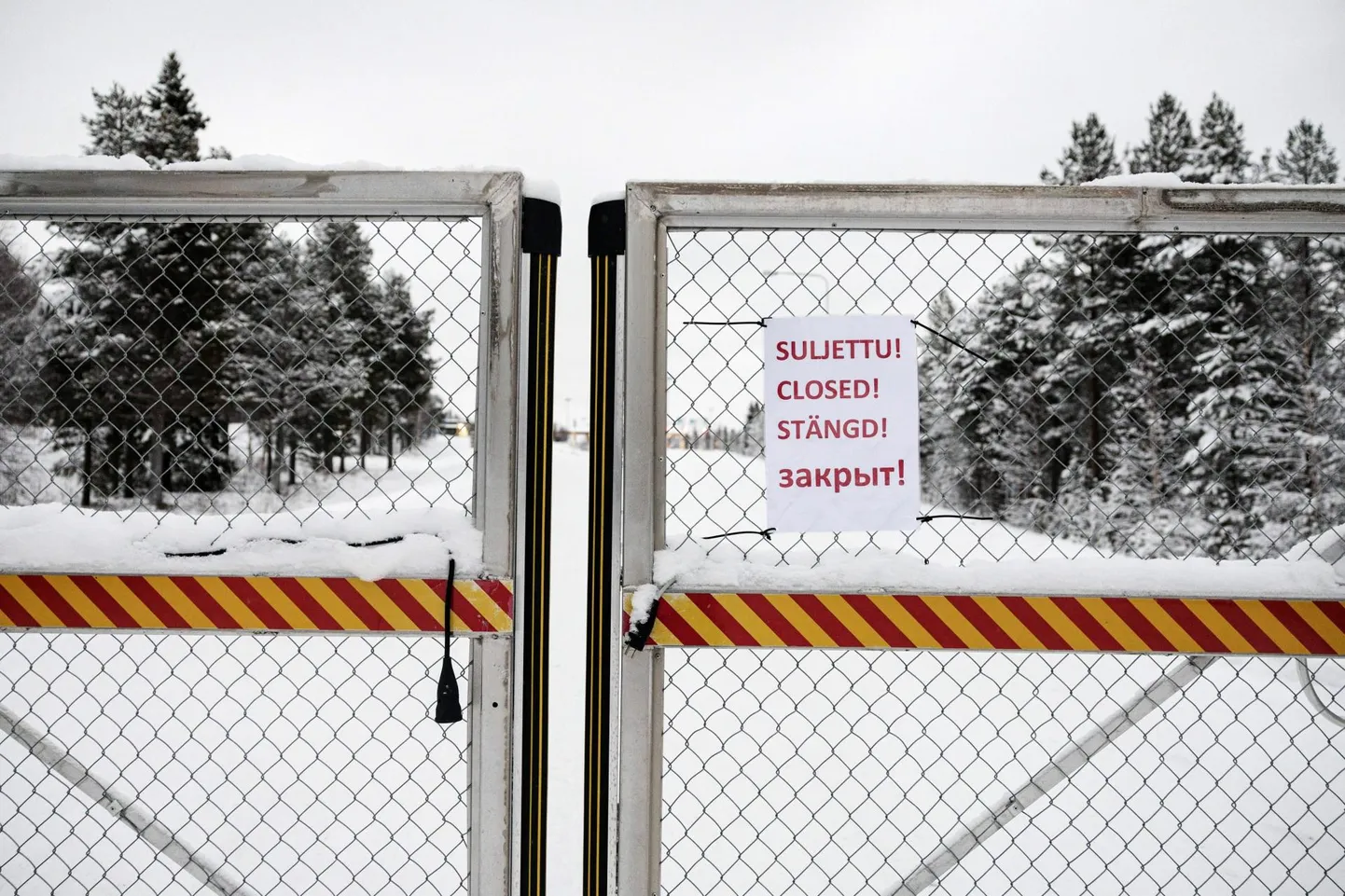 Põhja-Soomes asuva Salla piiripunkti suletud värav.