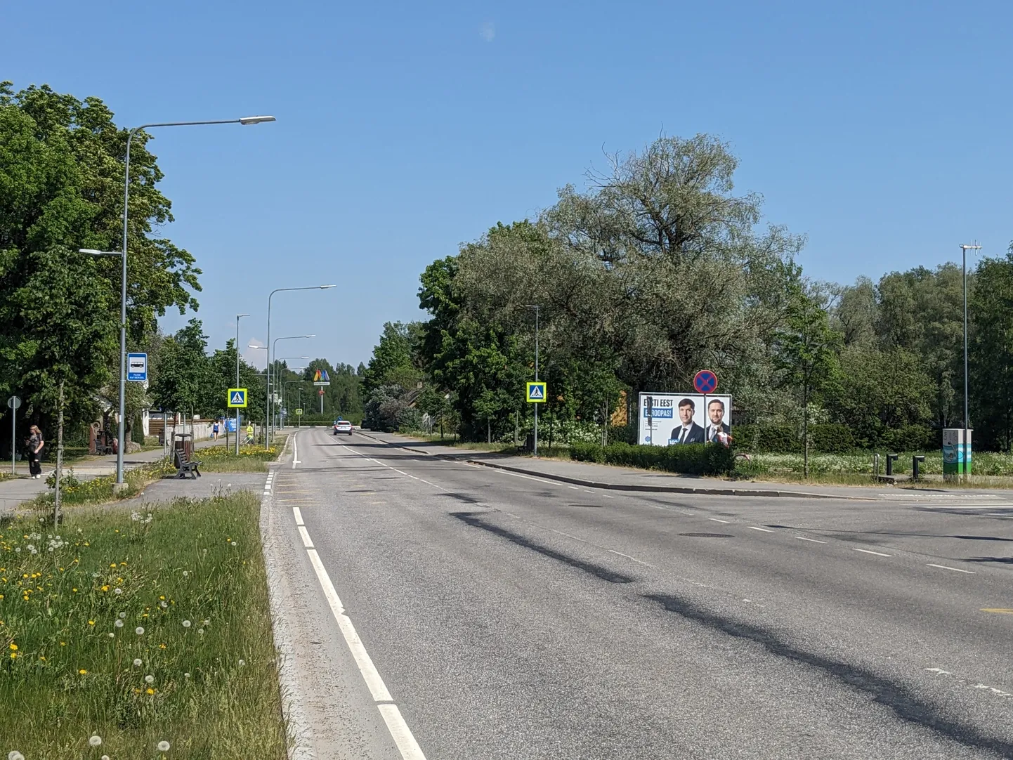 EKRE valimisreklaam on Paide Tallinna tänaval paigaldatud omavoliliselt.