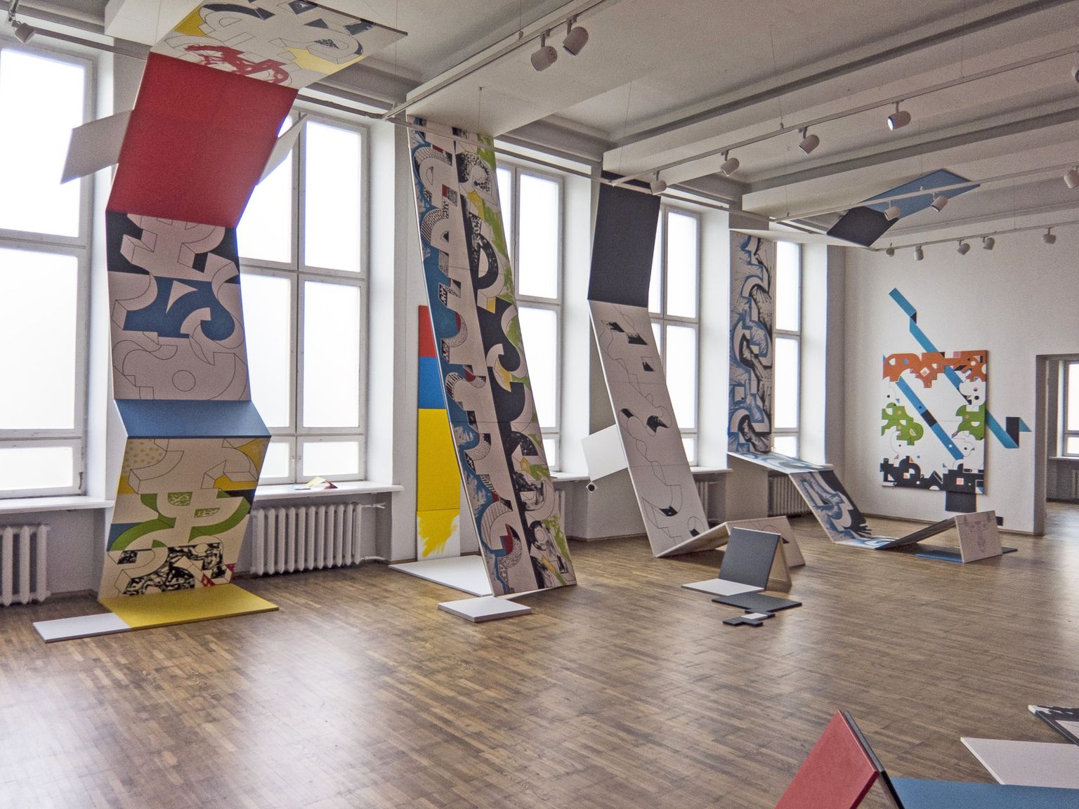 Tartu 
kunstimaja 
teisel 
korrusel on 
Jüri Kase näitus 
«Pikalt ja pidevalt».