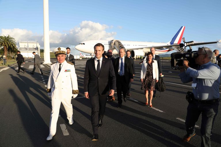 Prantsusmaa president Emmanuel Macron Uus-Kaledooniasse saabumas. 