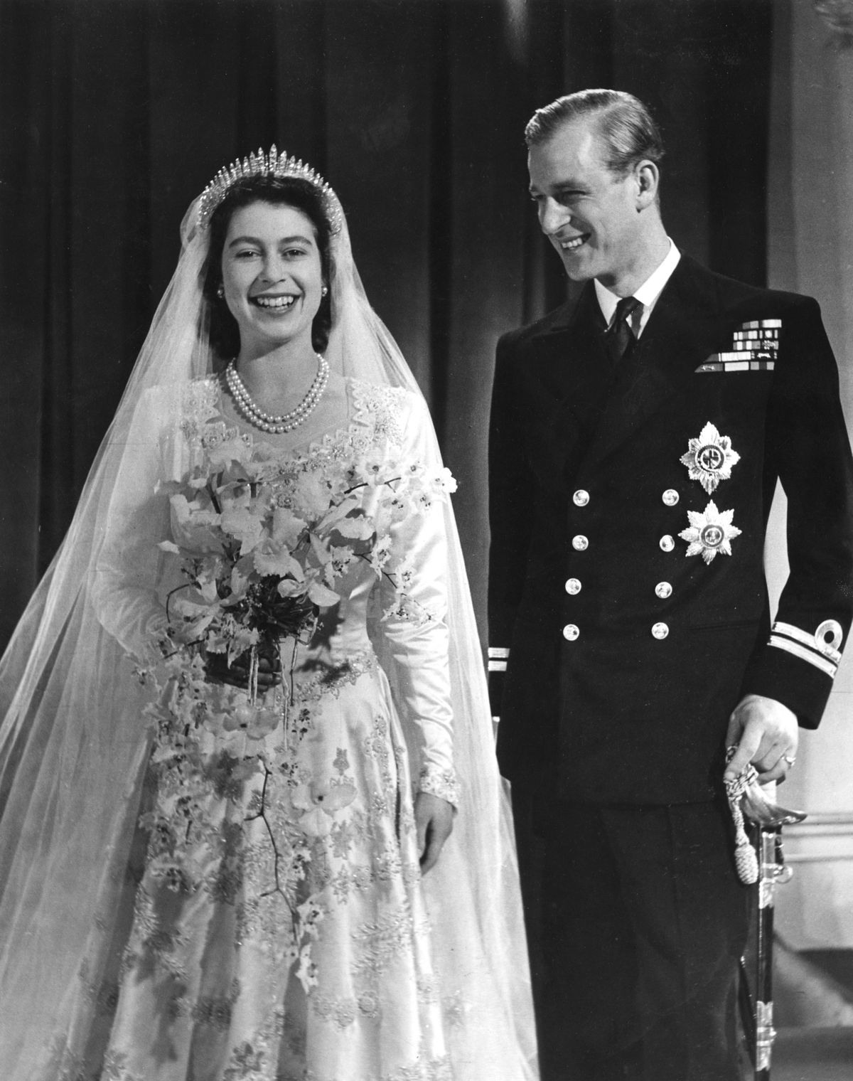 Printsess Elizabeth (tulevane kuninganna Elizabeth II) ning leitnant Philip Mountbatten (praegune prints Philip, Edingurghi hertsog) poseerimas oma pulmapäeval, 20. novembril aastal 1947.