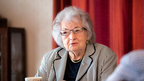 Monika Mägi ja ümbrik 10 000 krooniga. Toomas Mattsoni ilmumata jäänud intervjuu