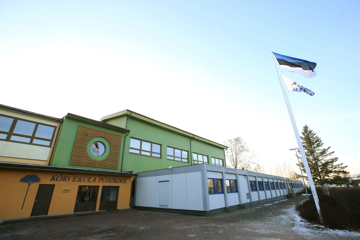 Suur hulk õppetööst käib Kõrveküla koolis moodulites. Neist loobub vald siis, kui on valminud koolimaja juurdeehitis.