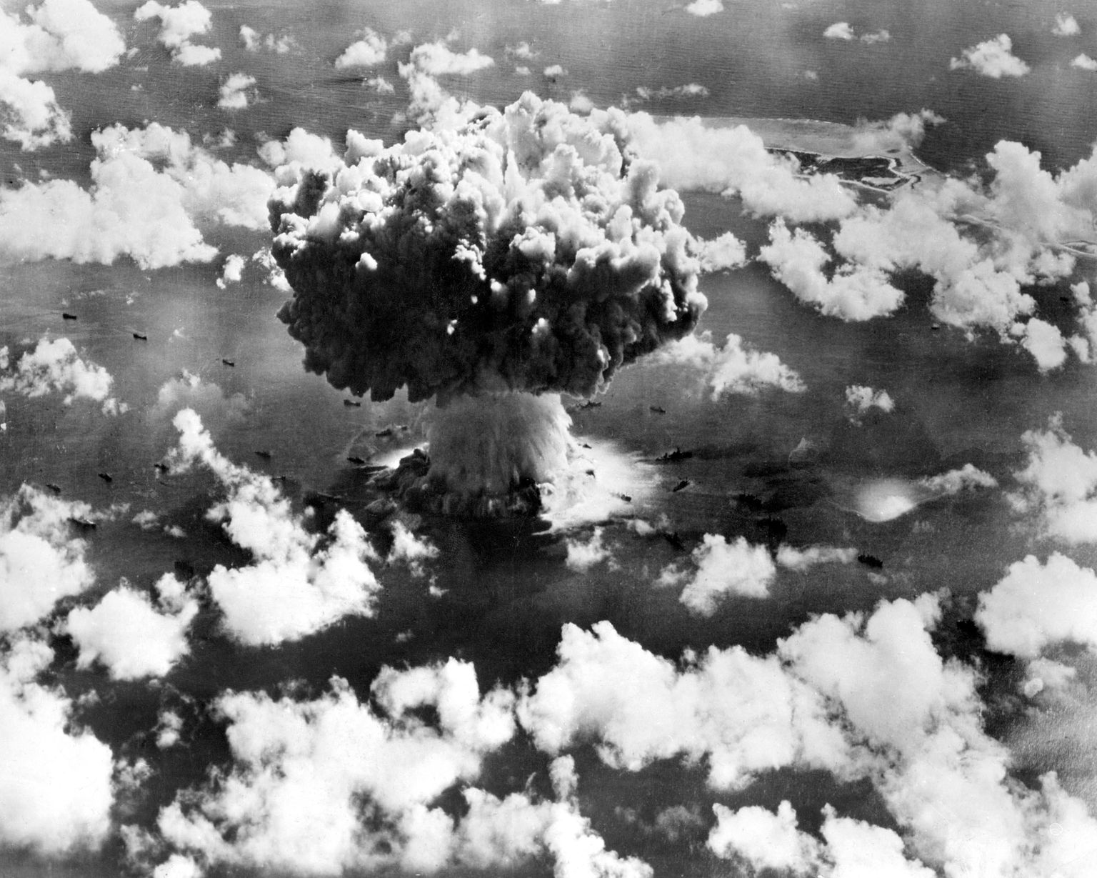 Tuumapommi katse Vaikse ooekani Eniwetocki atollil 1946. aastal
