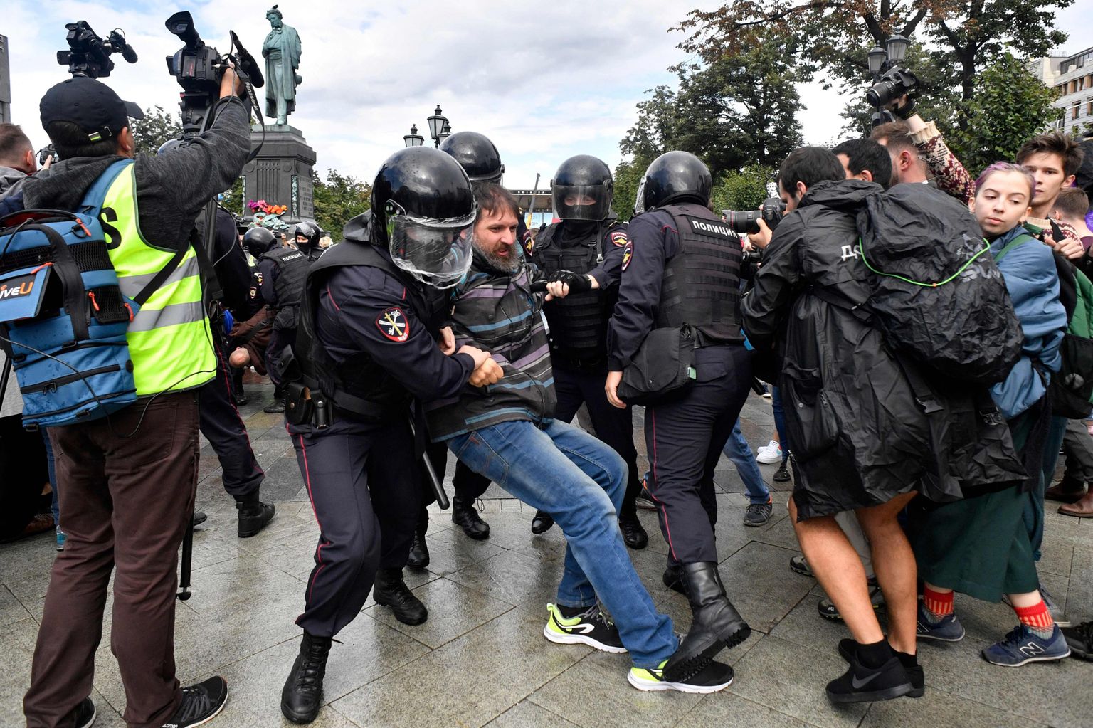 Maskavā sākušās opozīcijas aktīvistu aizturēšana
