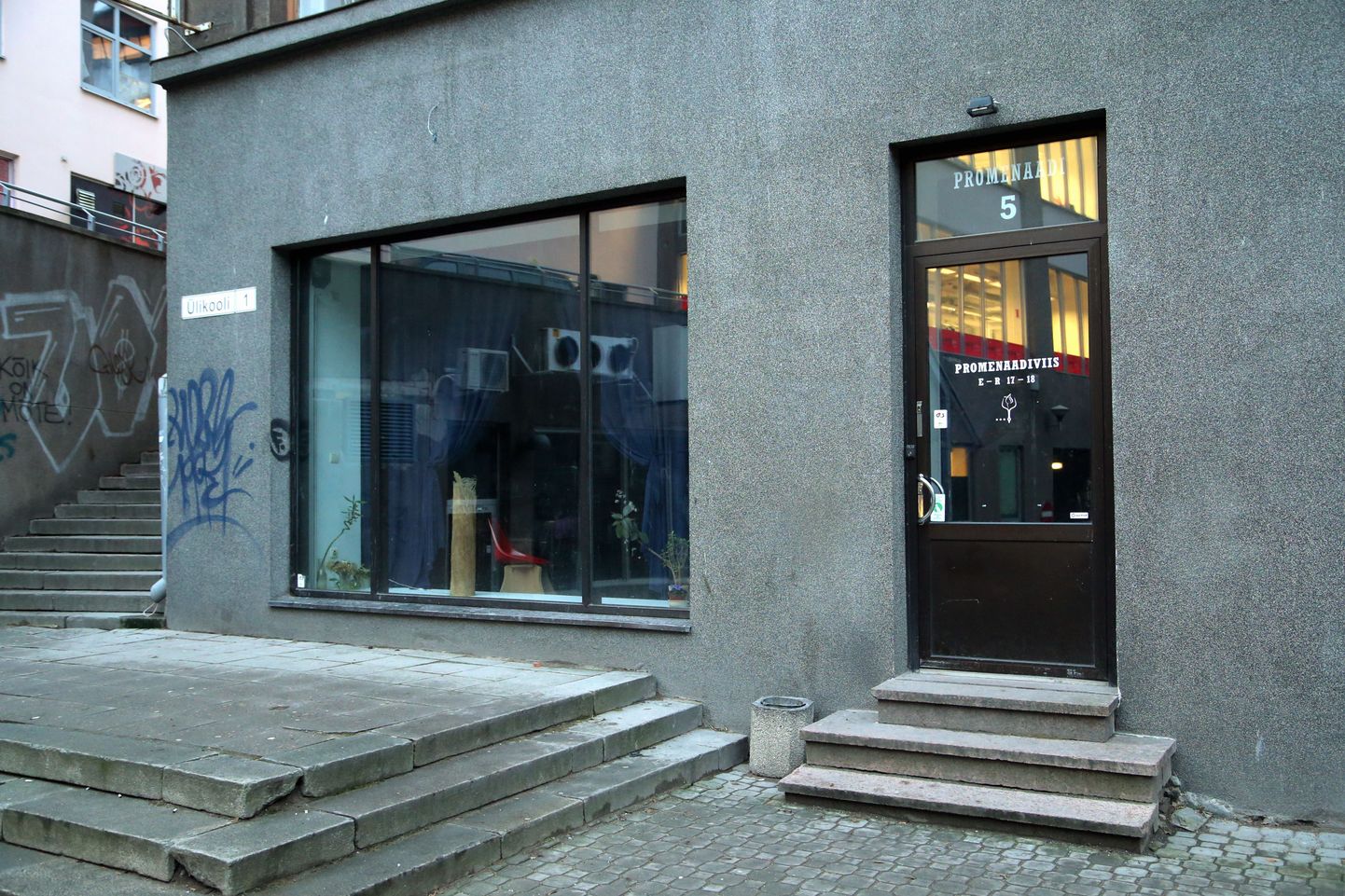 Kultuuriklubi Promenaadiviis tegutseb Tartu kesklinnas Ülikooli 1.