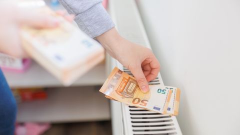 Valsts kontrole: rīdzinieki gadiem nerisinātu problēmu dēļ par siltumenerģiju pārmaksājuši miljonus