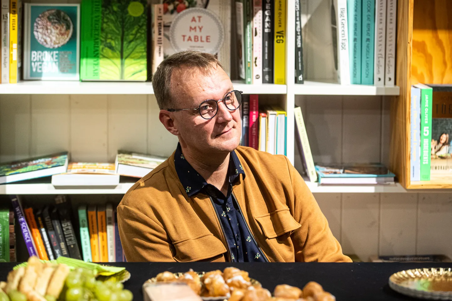 Henrik Normann esitles raamatut «Tee nalja, Normann».