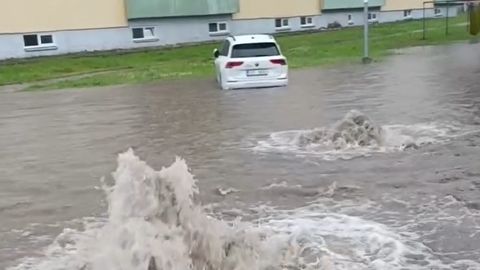 VIDEO ⟩ Valgas tekkis tugeva vihma järel uputus