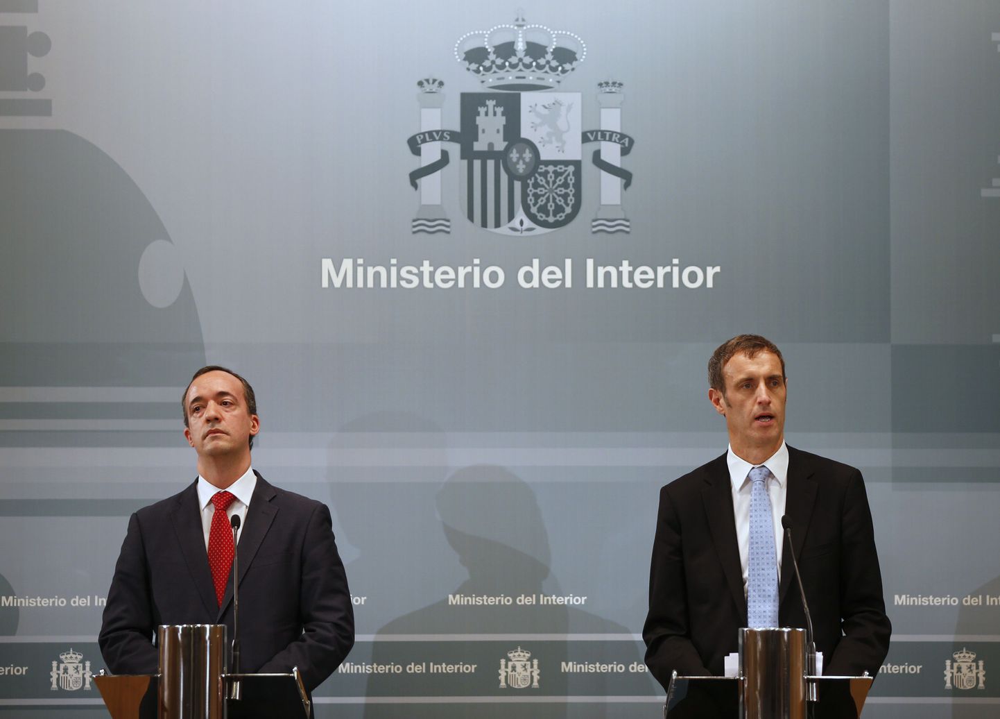 Europoli direktor Rob Wainwright (paremal) ja Hispaania  siseminister  Francisco Martinez ministeeriumis 13. veebruaril korraldatud pressikonverentsil.