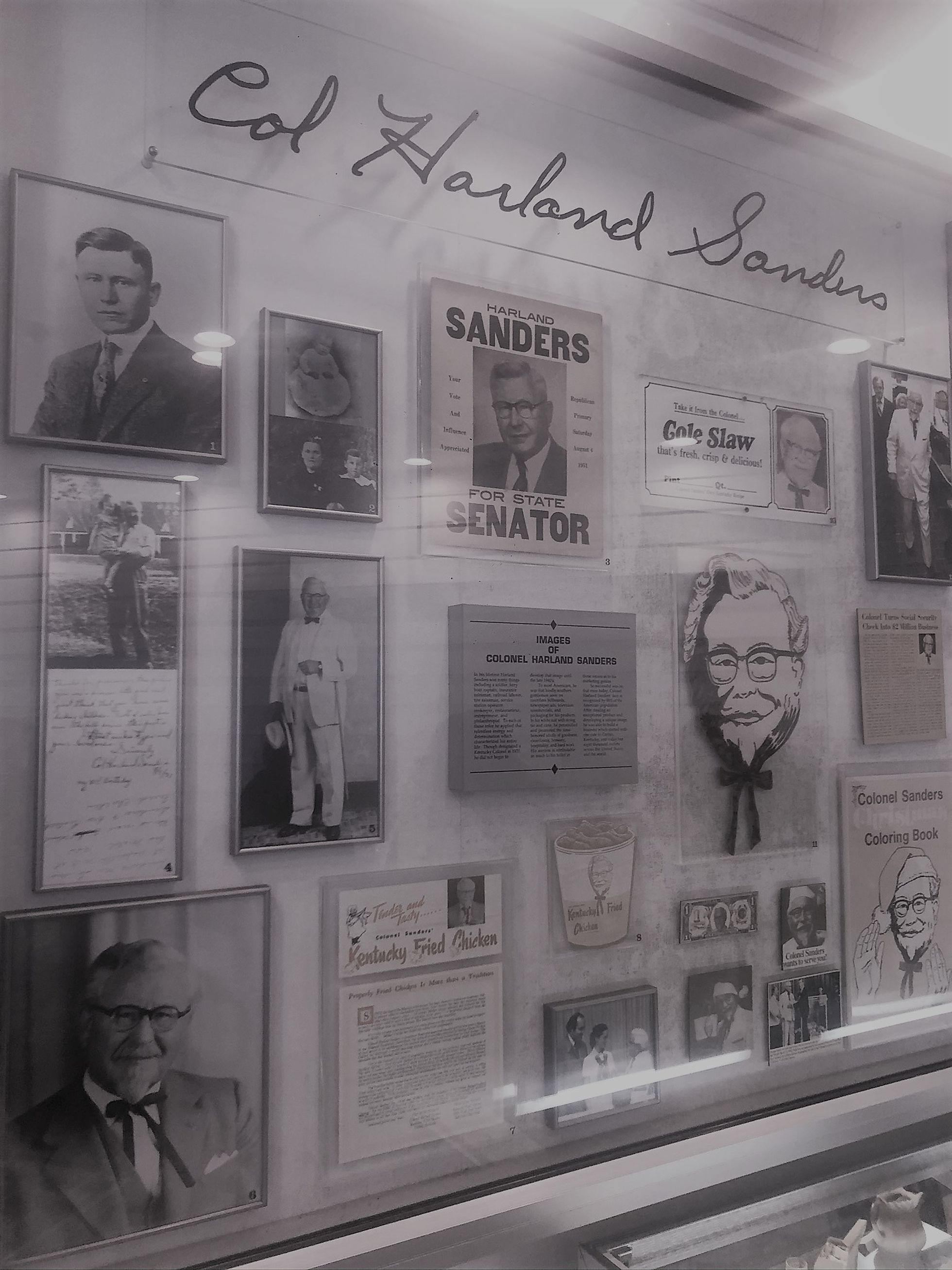 KFC kiirtoidurestoranist, mis on ehitatud kolonel Sandersi esimese restorani lähedusse, leiab eest Sandersile pühendatud väljapaneku. Sellelt on näha, et Sanders kandideeris ka senaatoriks.