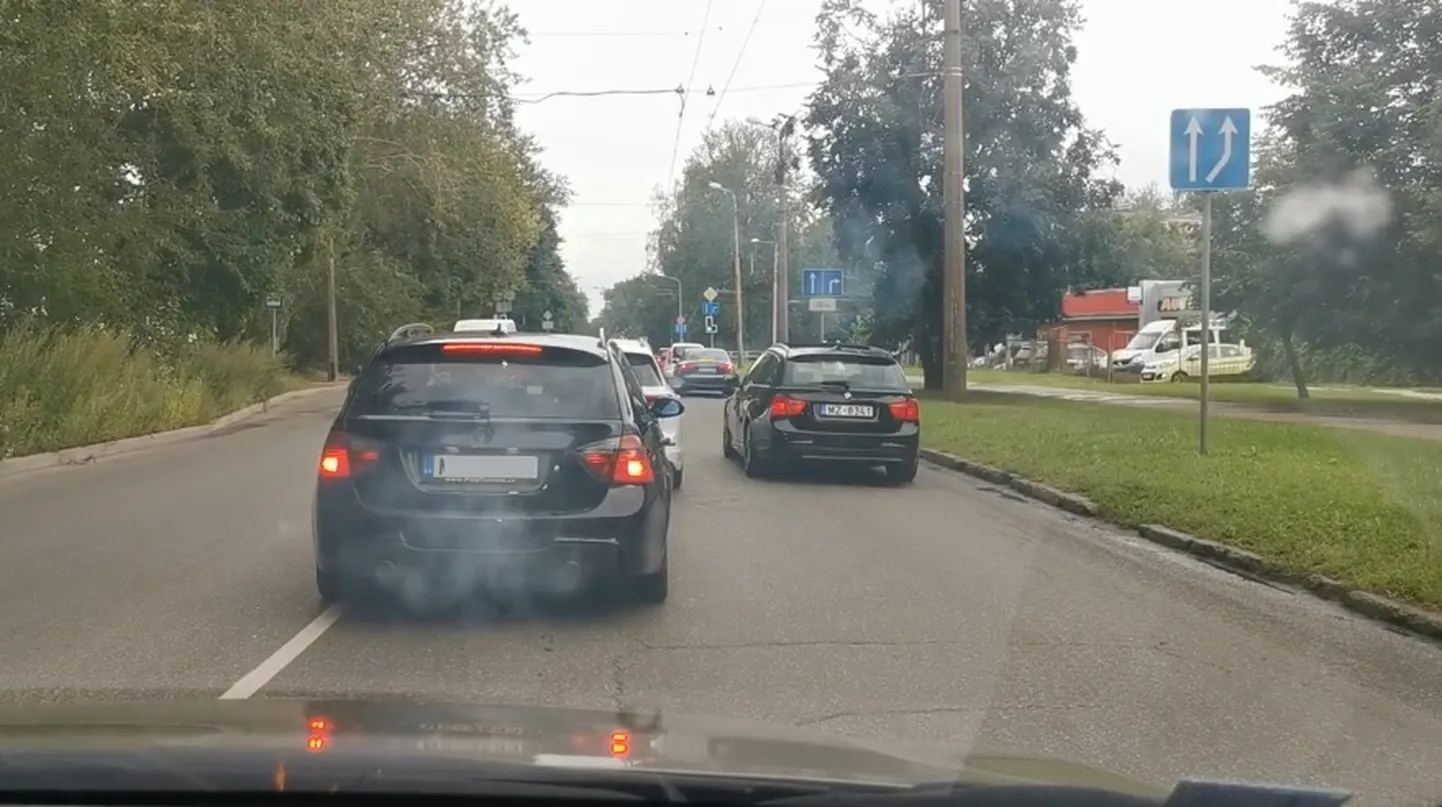Выхлопные газы автомобиля в Кенгарагсе