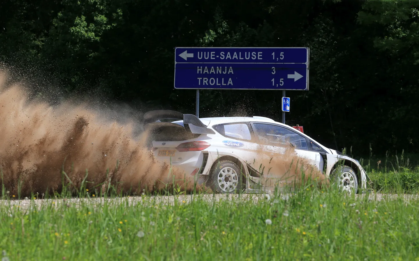 Ott Tänak autot testimas.