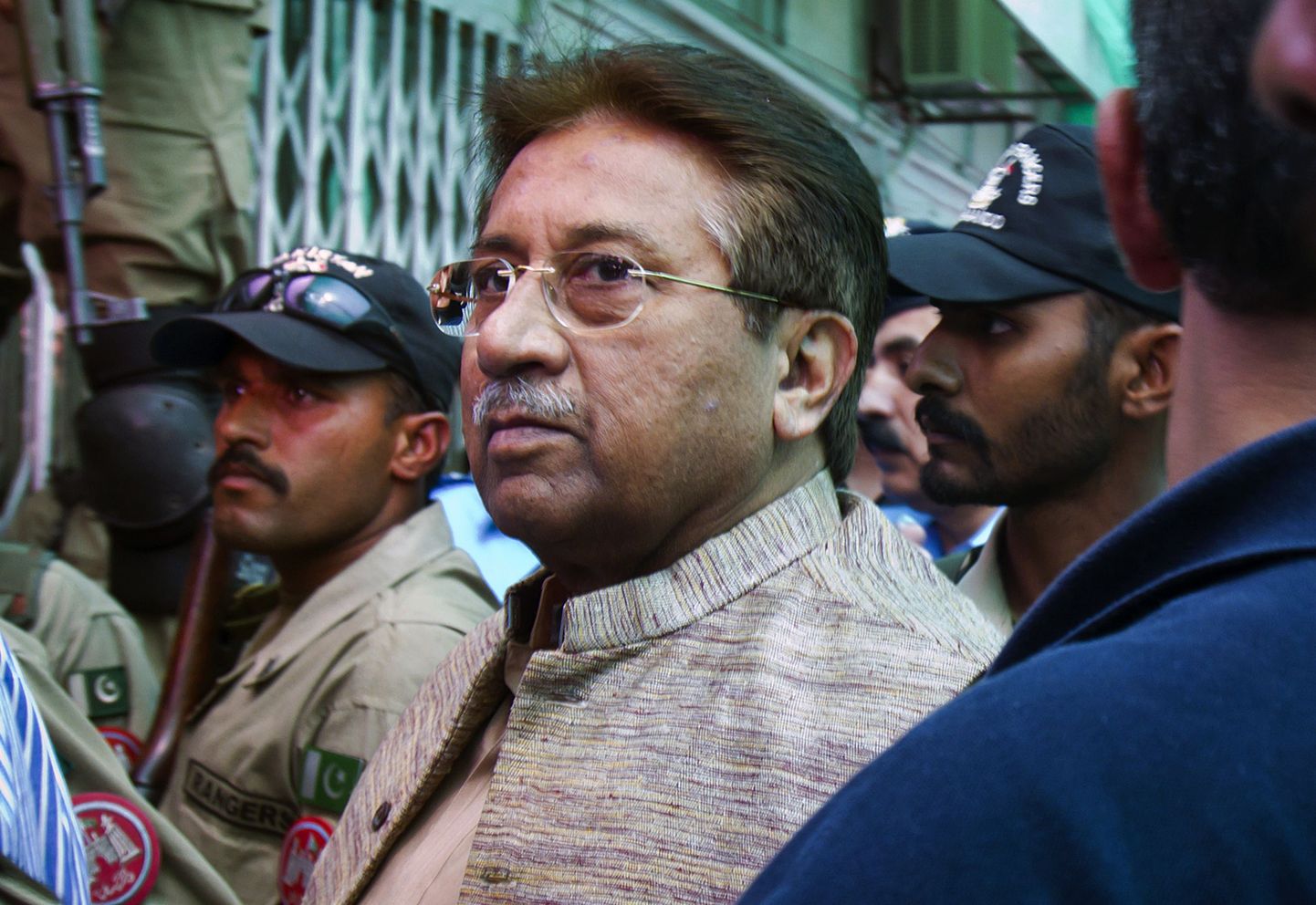 Pakistani endine president ja sõjaväeline juht Pervez Musharraf täna Pakistanis Islamabadi kohtuhoone ees.
