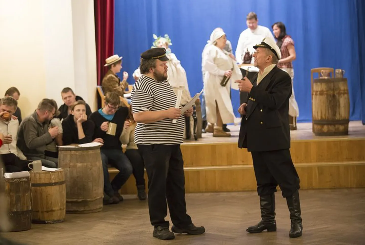 Kuigi Kihnu Jõnni seikluste lavale toomine on KaRakTeri rahval meeles mõlkunud juba tükk aega, jõuti selleni nüüd, mil Ahti Bachblum (vasakul)  Jõnni rolli nagu valatult sobib.