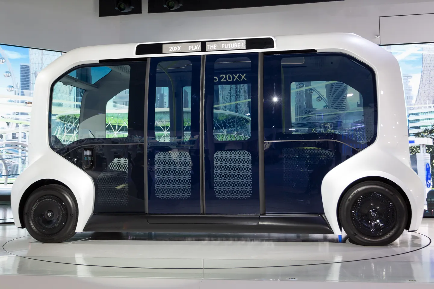 Toyota isesõitev sõiduk e-Palette, mis tabas Jaapani judokat.